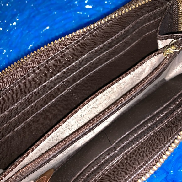 brown michael kors wallet - Picture 3 of 5